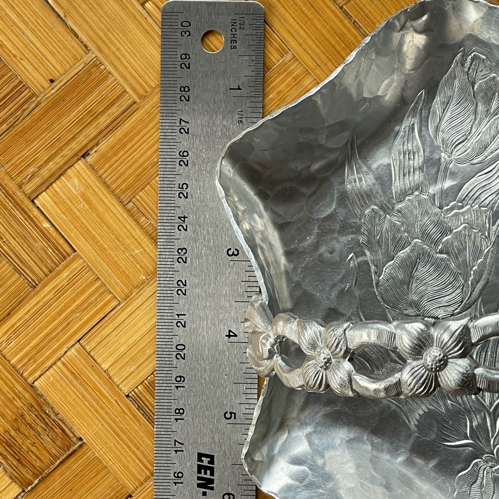 Vintage Rodney Kent handwrought creations aluminum basket w/tulips hammered - Picture 4 of 9